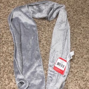 North face scarf (NEW)
